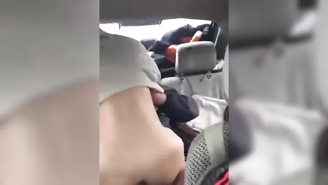 دانشجوی قرقیزستانی تو ماشین با دوستش می خوابه.