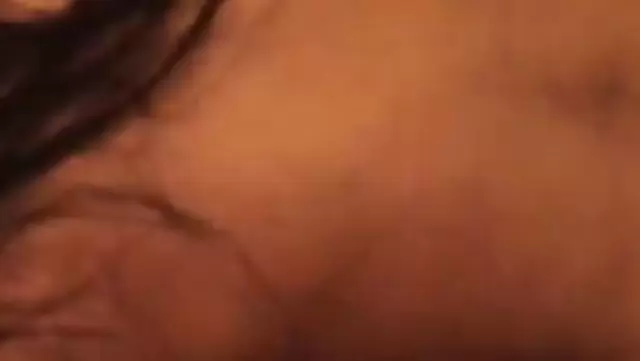 דופק את הקירגיזית חזק בשירותים